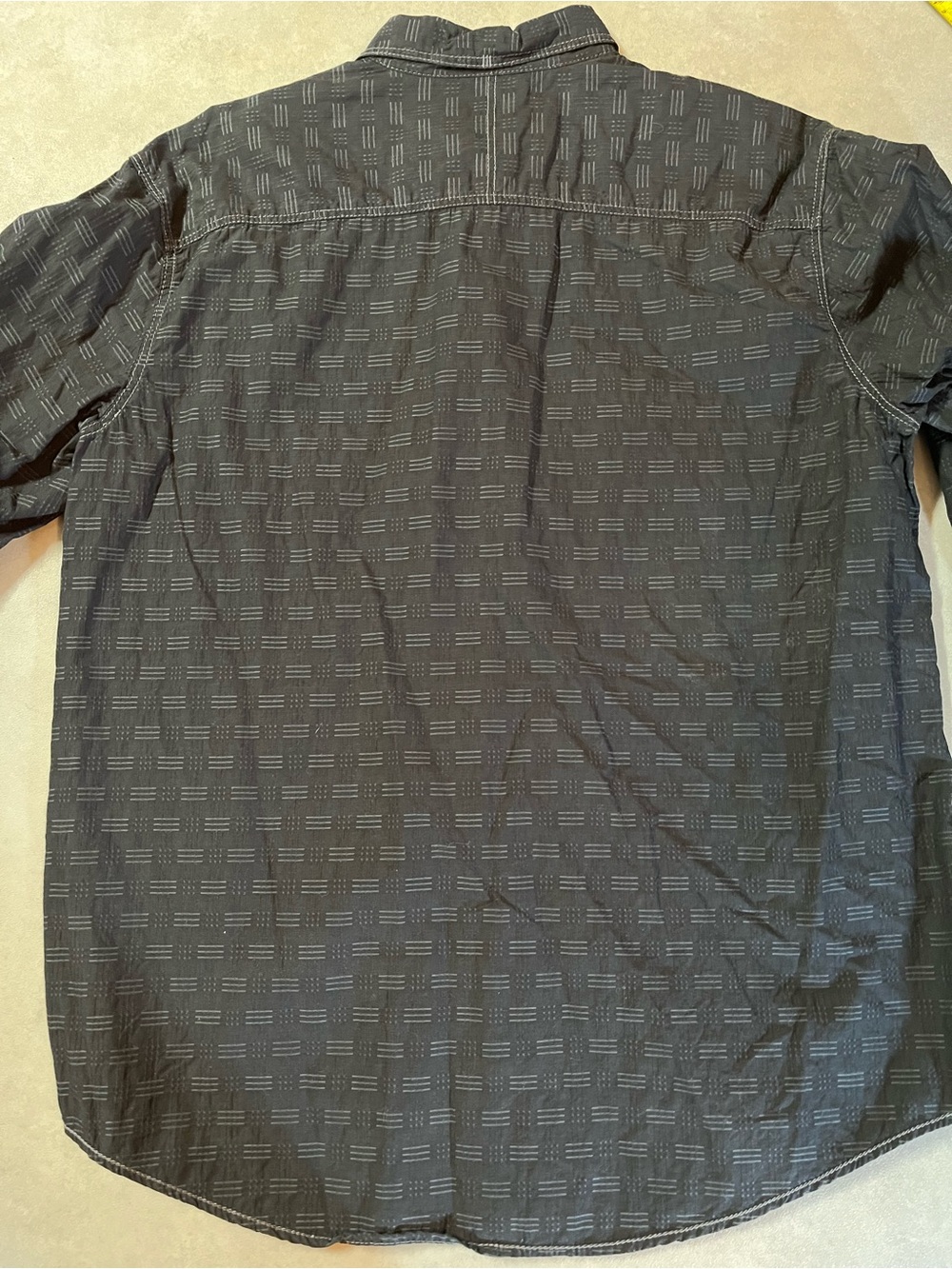 Perry Ellis Black Geometric Long-Sleeve Button-Down Shirt
XL - Picture 7 of 7